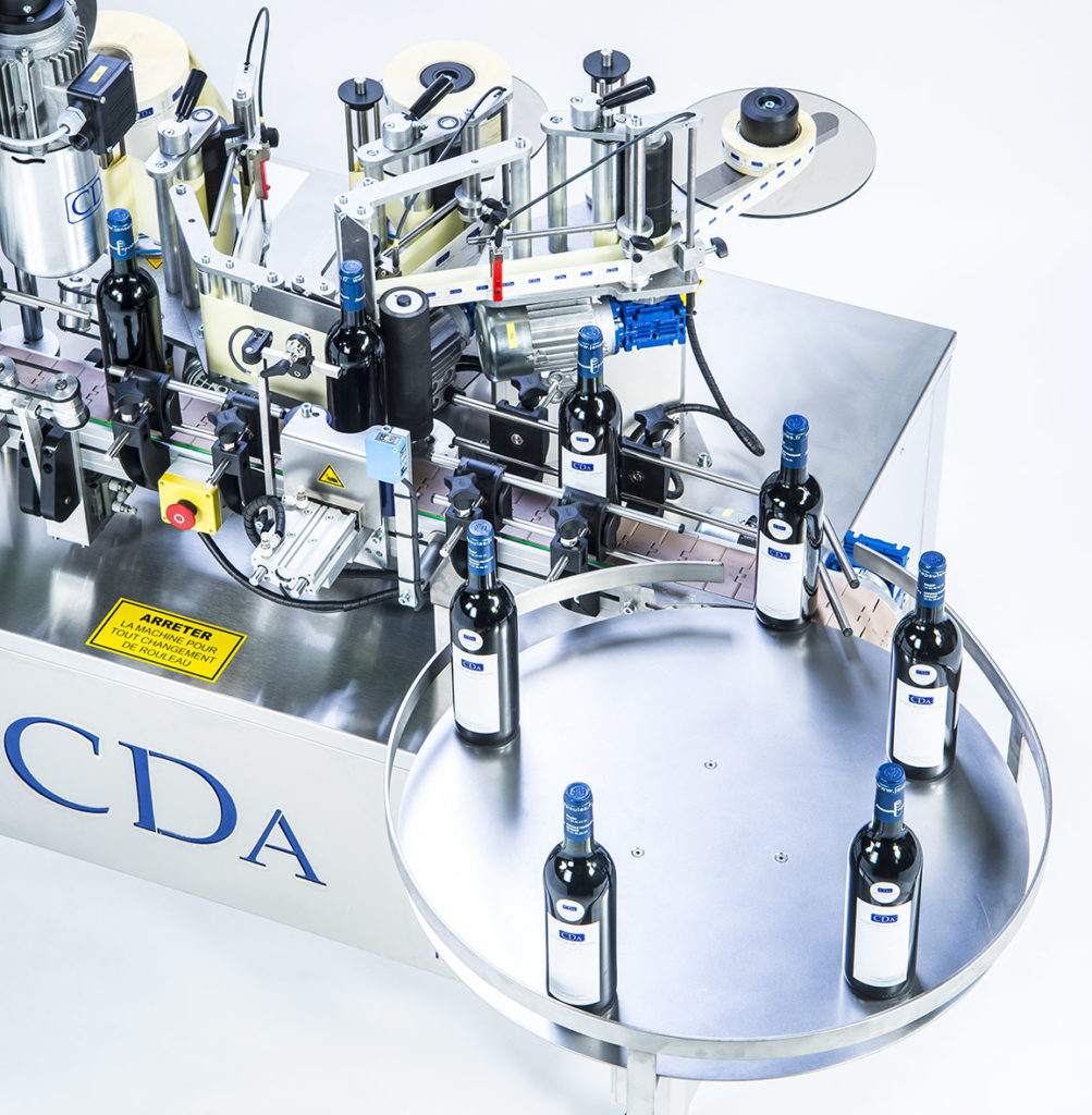 Machine for dispensing and crimping caps, applying up to 4 labels on wine bottles | R1000 / 1500