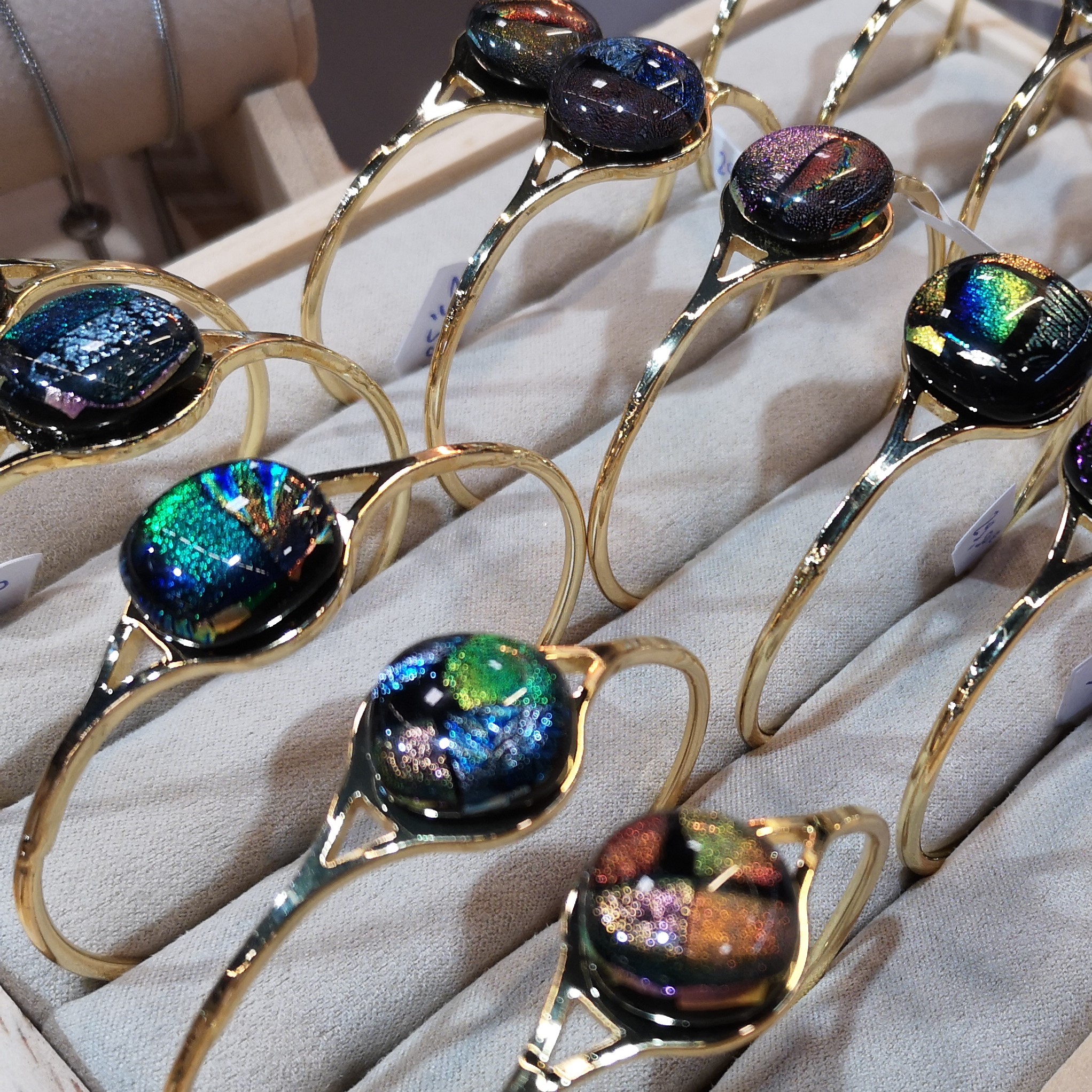 BIJOUX EN VERRE DICHROIQUE