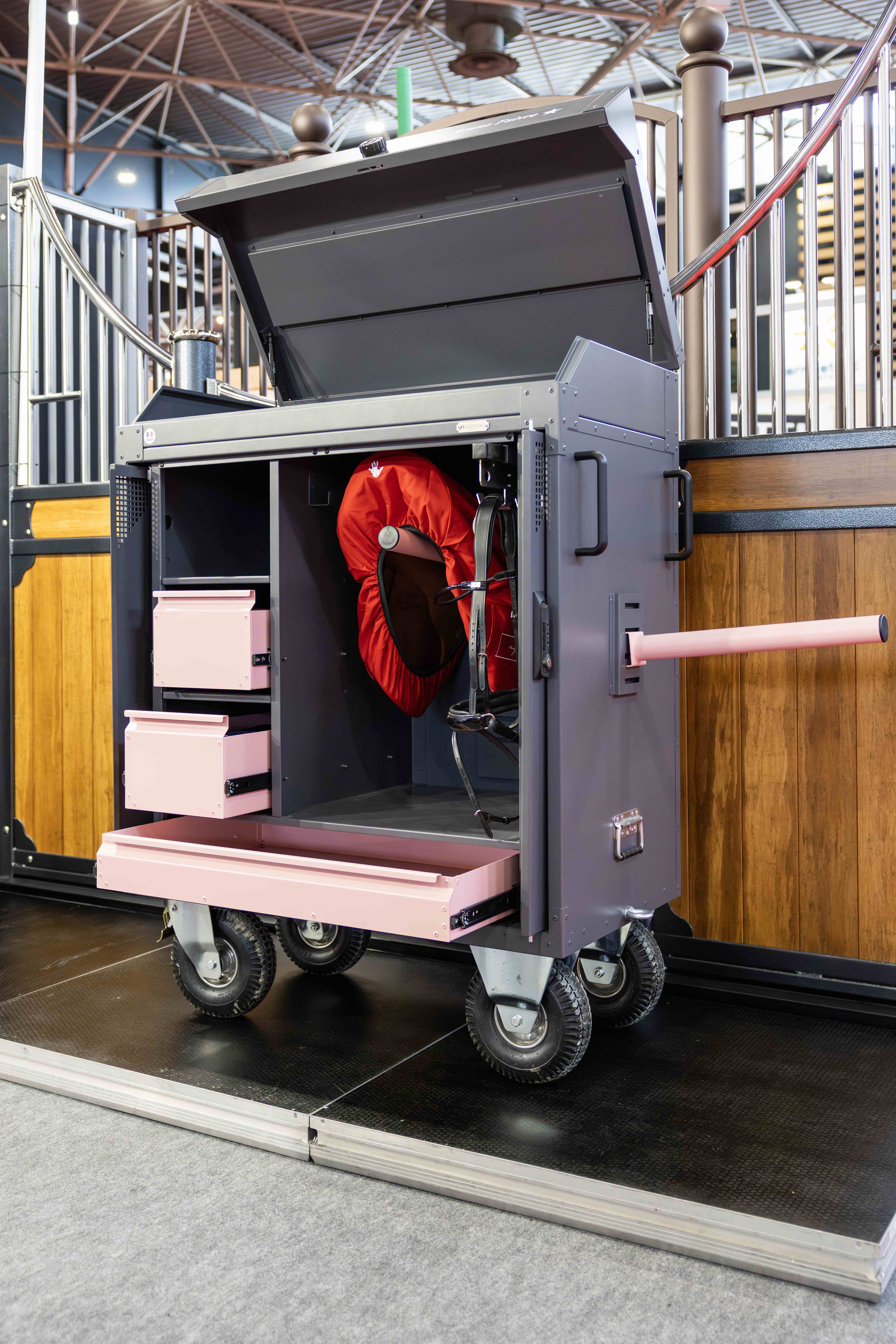 malle avec portes coulissantes