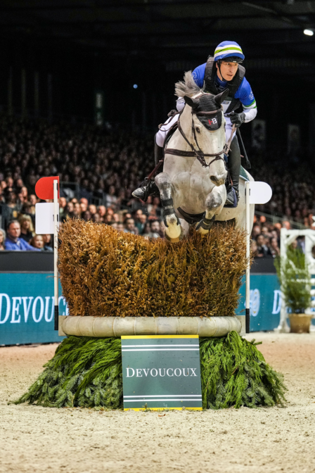 2_fabrice-saintemarie-devoucoux-indoor-derby-artisteassocie-002.jpg