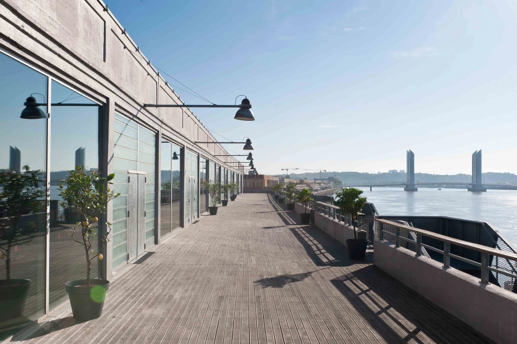 Hangar 14_terrasse©JulienFernandez.jpg