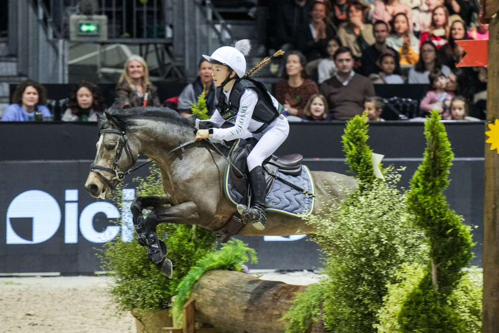 2_roxane-scherer-derby-poneys-by-devoucoux-artisteassocie-007.jpg