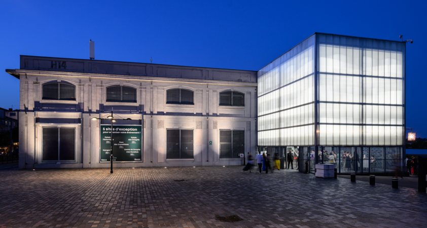 Le Hangar 14 by night